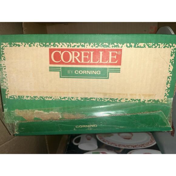 Vintage Corelle St Nick Pattern Red Santa 16 Piece Set Plates Bowls Mugs - Picture 6 of 6